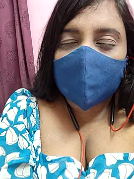 Tami-sonia online show from April 2026 06:44:02 PM
