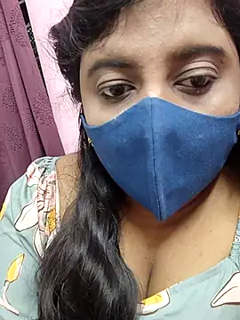Tami-sonia online show from April 2026 07:20:02 PM
