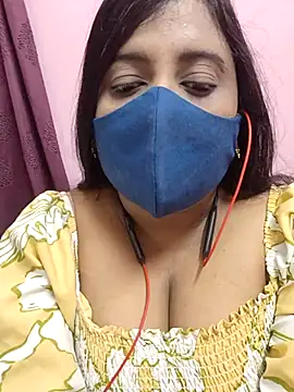 Tami-sonia online show from April 2026 06:33:02 PM