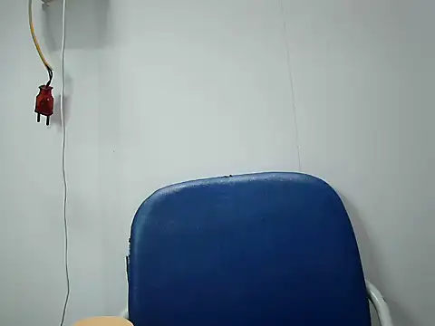 Lyna 2k online show from April 2026 05:25:01 PM