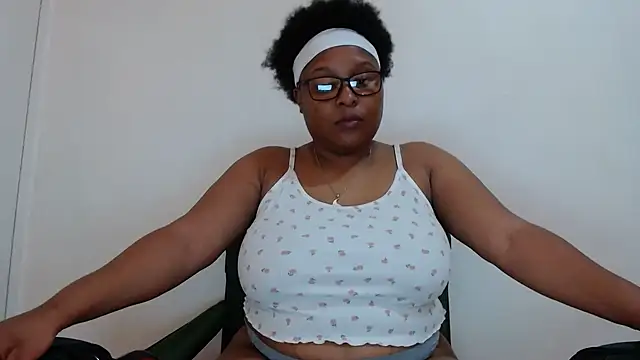 xxZoeyx online show from February 2025 08:31:02 AM