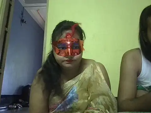 Naina1994 online show from May 2026 07:28:01 AM