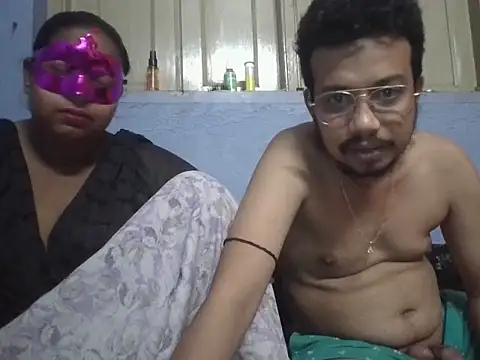 Naina1994 online show from April 2026 06:50:01 PM