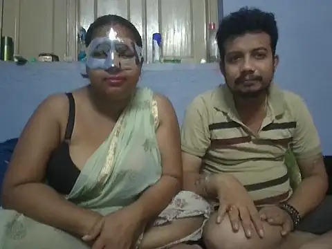 Naina1994 online show from April 2026 08:42:02 PM