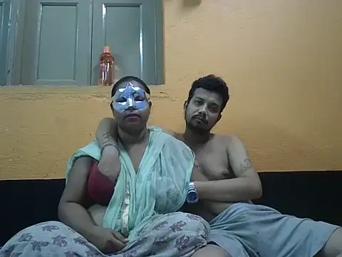 Naina1994 online show from April 2026 06:05:02 PM