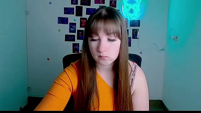 Snapshot of Tiffani_Angel chatting on May 2026 05:43:01 AM Tiffani Angel online show from May 2026 05:43:01 AM
