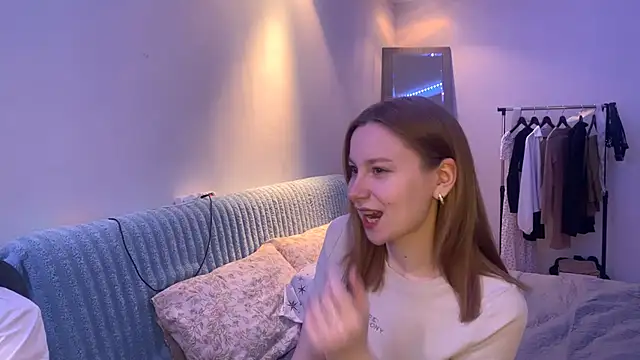 ReynaSweet  online show from April 2026 10:27:02 PM