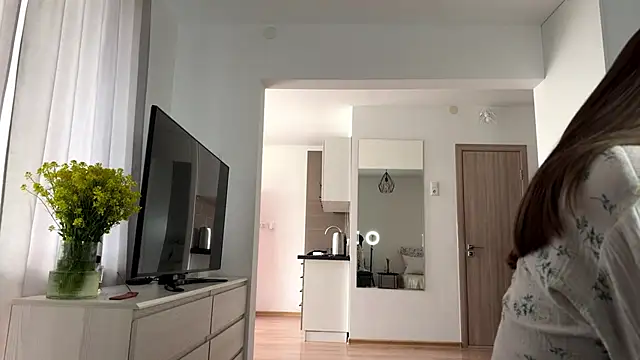 HallieHollo online show from May 2026 11:03:01 AM