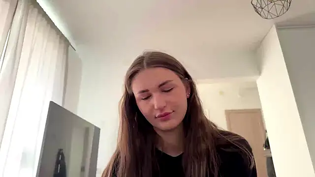 Snapshot of HallieHollo chatting on April 2026 07:20:02 AM HallieHollo online show from April 2026 07:20:02 AM