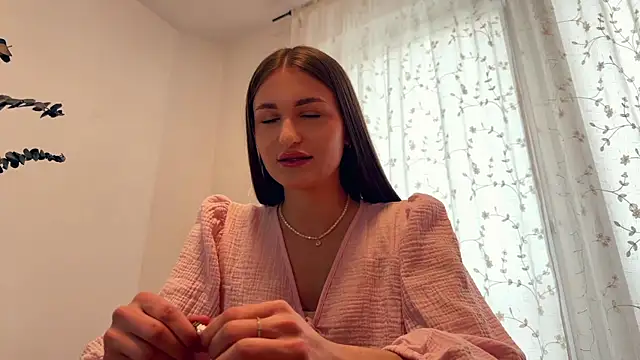 Snapshot of HallieHollo chatting on April 2026 12:06:02 PM HallieHollo online show from April 2026 12:06:02 PM