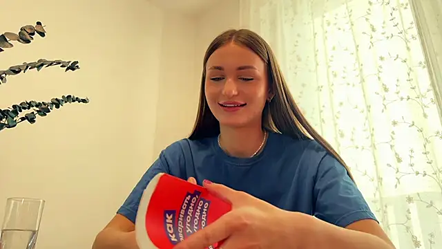 Snapshot of HallieHollo chatting on April 2026 01:41:01 PM HallieHollo online show from April 2026 01:41:01 PM