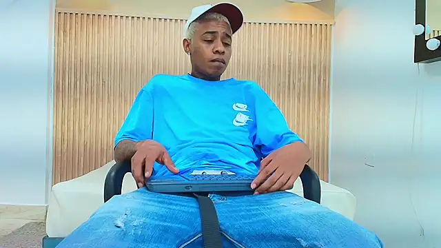 LUCA TURNER online show from April 2026 03:45:02 AM