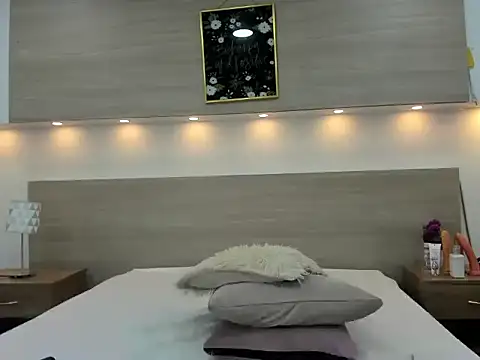 Ellaa honey online show from April 2026 12:29:01 PM