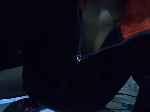 Snapshot of LUROBI chatting on April 2026 07:07:01 PM LUROBI online show from April 2026 07:07:01 PM