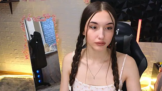 belle cute online show from April 2026 02:37:02 AM