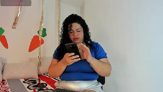 Snapshot of AuraDush chatting on April 2026 11:44:02 AM AuraDush online show from April 2026 11:44:02 AM