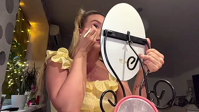 Annycute666 online show from April 2026 03:53:02 PM