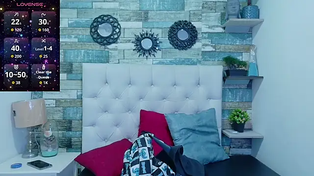 Skylernaomi online show from April 2026 01:01:02 PM