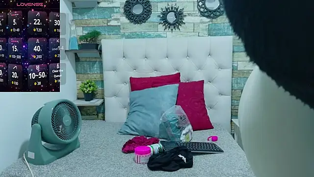 Skylernaomi online show from April 2026 01:06:02 PM