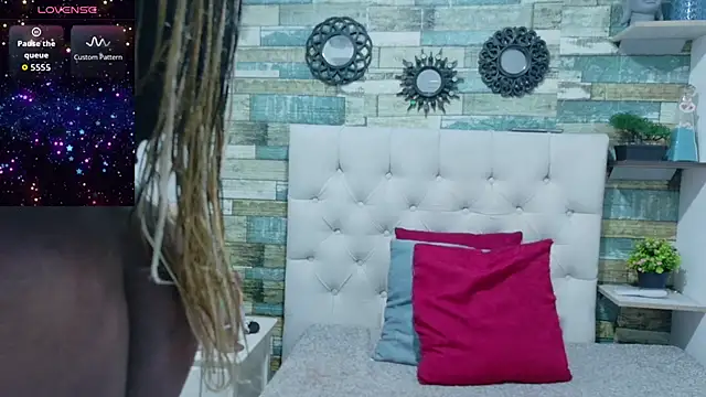 Skylernaomi online show from April 2026 01:23:02 PM