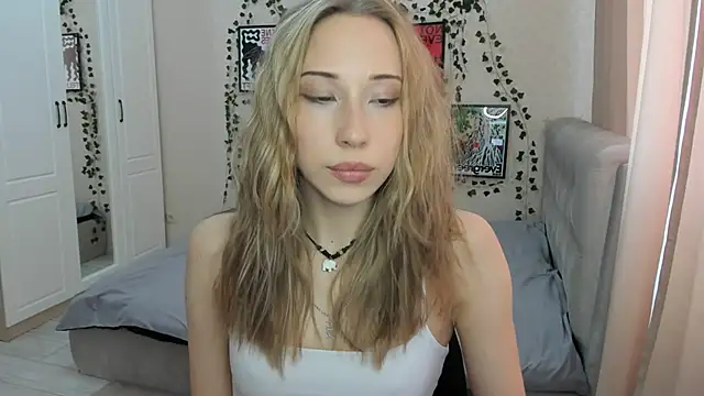 Emmarayder online show from April 2026 11:33:01 AM