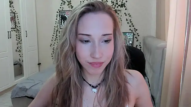 Emmarayder online show from April 2026 01:41:01 PM