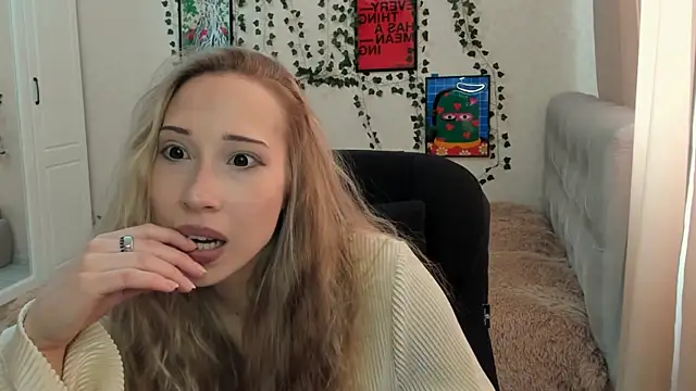 Snapshot of Emmarayder chatting on June 2026 11:11:02 AM Emmarayder online show from June 2026 11:11:02 AM
