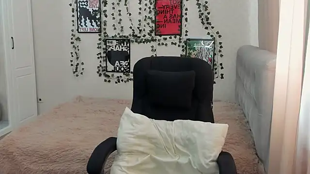 Emmarayder online show from May 2026 11:24:01 AM