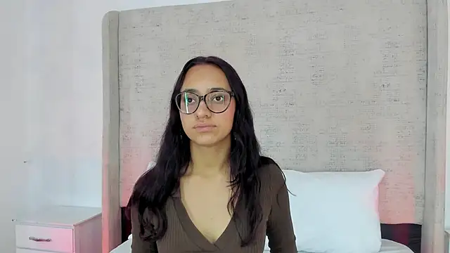 Snapshot of Charlotte_Benette chatting on April 2026 12:00:01 PM Charlotte Benette online show from April 2026 12:00:01 PM