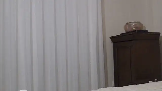 milfhoneynaz online show from April 2026 05:25:01 PM