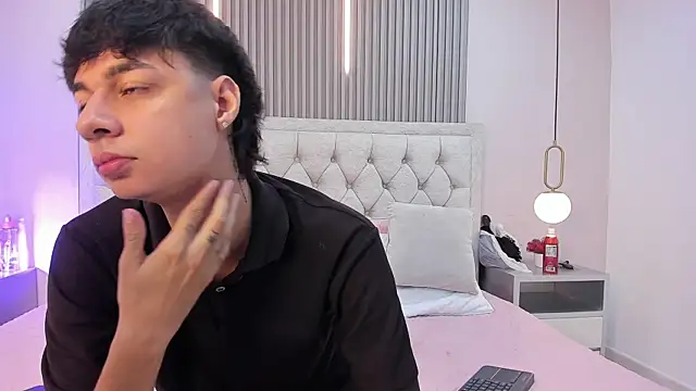 Snapshot of andy_may18 chatting on April 2026 01:37:02 PM andy may18 online show from April 2026 01:37:02 PM