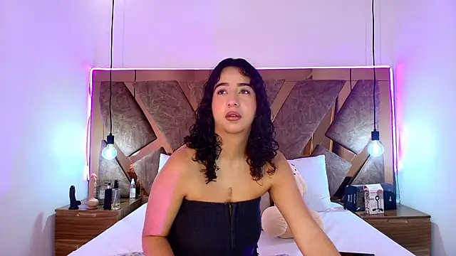 bella swwan  online show from April 2026 02:20:01 PM