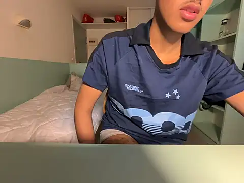 Snapshot of Rebeu_77 chatting on July 2026 04:47:01 PM Rebeu 77 online show from July 2026 04:47:01 PM