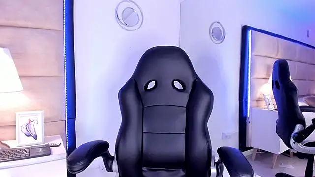 Adara Muller online show from April 2026 09:05:01 PM