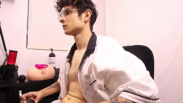 Tyler Blade online show from April 2026 12:18:02 AM