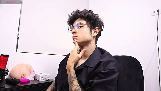 Tyler Blade online show from April 2026 11:31:01 PM