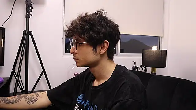 Tyler Blade online show from April 2026 11:17:02 PM