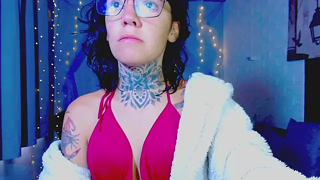 Snapshot of LannieGonzales chatting on April 2026 12:33:01 PM LannieGonzales online show from April 2026 12:33:01 PM