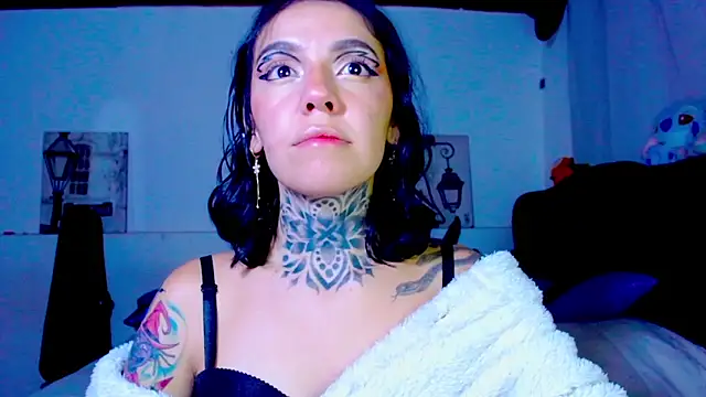 LannieGonzales online show from May 2026 02:42:01 AM