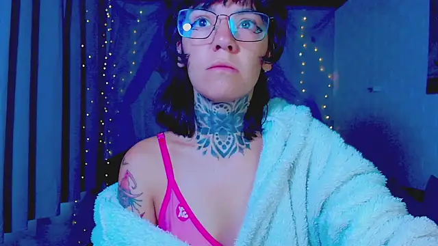 Snapshot of LannieGonzales chatting on April 2026 12:23:01 PM LannieGonzales online show from April 2026 12:23:01 PM