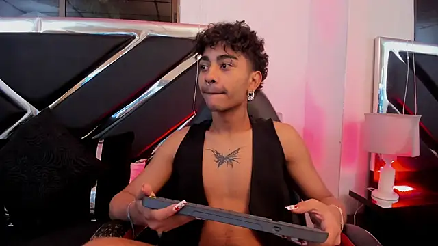 MiikeOthon online show from April 2026 04:42:01 AM