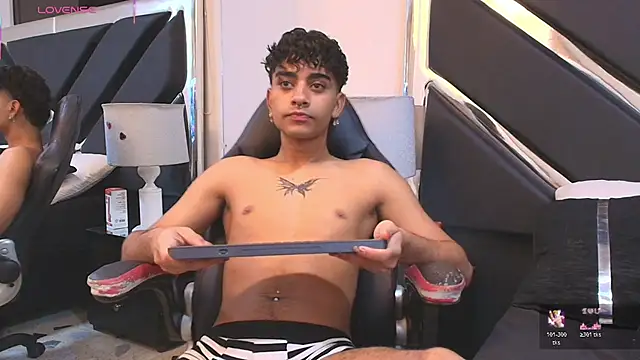 MiikeOthon online show from April 2026 04:19:02 AM