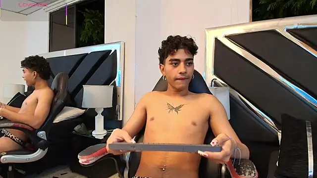 MiikeOthon online show from April 2026 05:00:02 AM