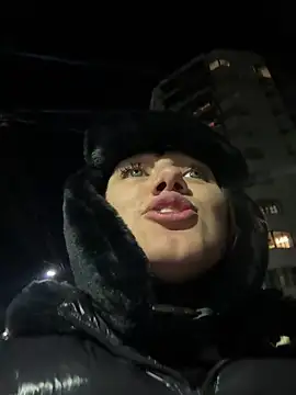 Abrildqquino online show from May 2026 10:47:02 PM
