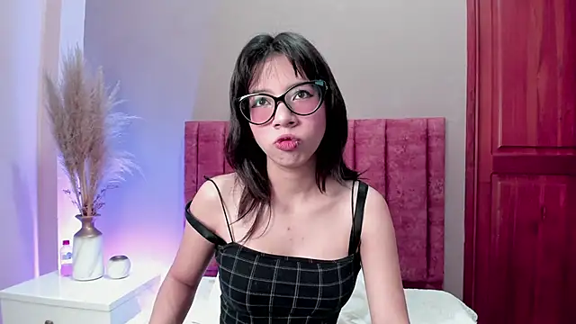 Snapshot of AliceThompsonn_ chatting on April 2026 12:44:02 AM AliceThompsonn online show from April 2026 12:44:02 AM