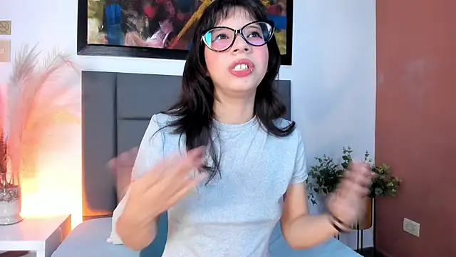 Snapshot of AliceThompsonn_ chatting on April 2026 06:04:02 PM AliceThompsonn online show from April 2026 06:04:02 PM