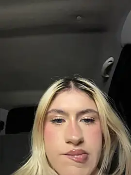 Lia fire online show from May 2026 03:01:01 AM