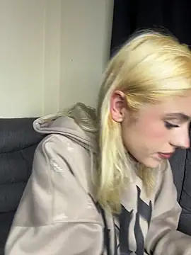 Lia fire online show from May 2026 03:02:01 AM
