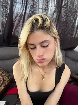 Lia fire online show from May 2026 07:07:02 PM
