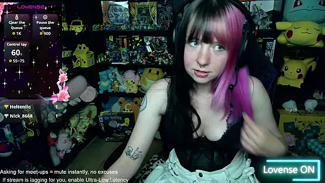 Snapshot of CutieTracer chatting on June 2026 08:36:02 PM CutieTracer online show from June 2026 08:36:02 PM